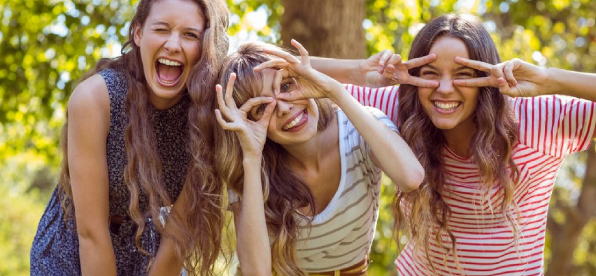 Girl having fun. Девушка смеется. Подруги смеются. Фотосессия подружек. Веселая девушка.